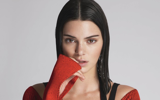 Sau tất cả, Kendall Jenner cũng được tôn vinh là Biểu tượng thời trang của thập kỷ - Ảnh 1.