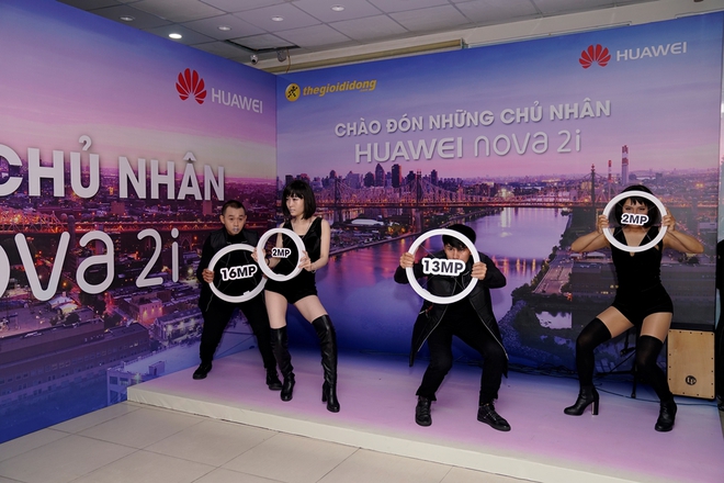 Sau&nbsp;10&nbsp;ng&agrave;y, Huawei nova 2i đ&atilde; được giao tới tay những chủ nh&acirc;n đầu ti&ecirc;n - Ảnh 3.