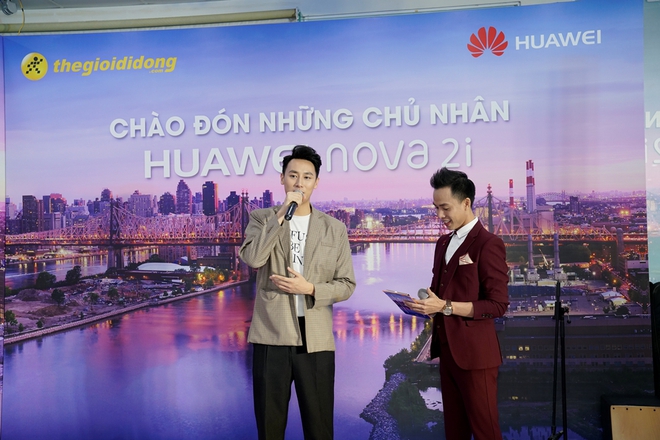 Sau&nbsp;10&nbsp;ng&agrave;y, Huawei nova 2i đ&atilde; được giao tới tay những chủ nh&acirc;n đầu ti&ecirc;n - Ảnh 4.