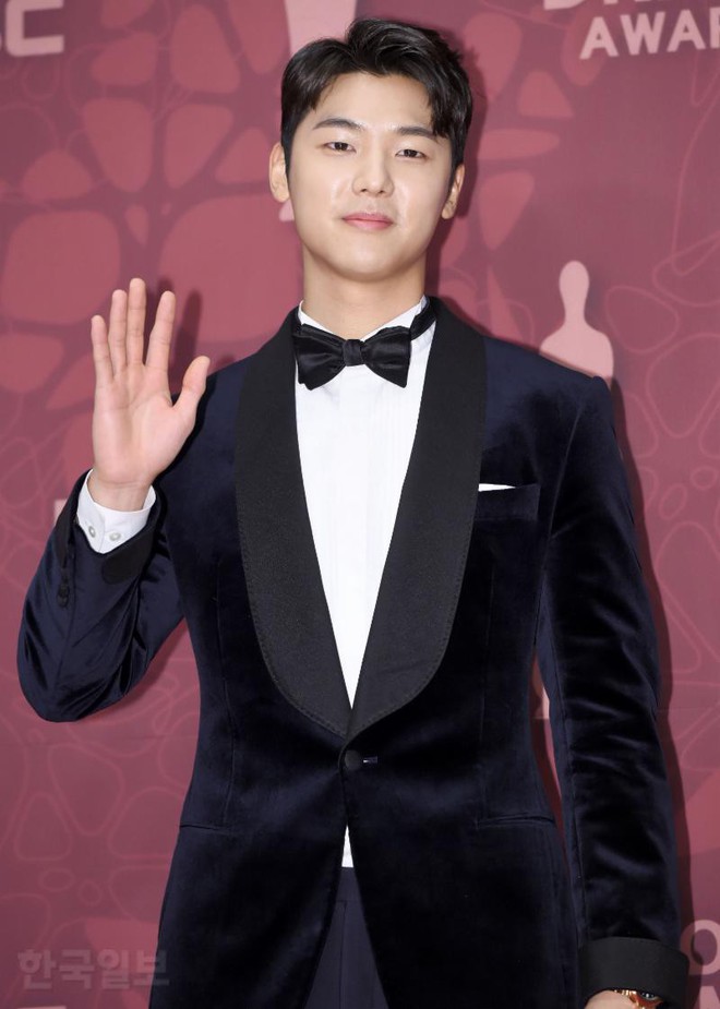 Thảm đỏ MBC Drama Awards hội tụ 30 sao khủng: Rắn độc Hyoyoung cúi người khoe ngực đồ sộ, chấp hết dàn mỹ nhân hạng A - Ảnh 42.