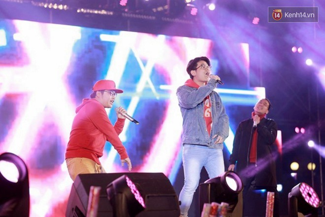 Đêm nhạc đón chào khoảnh khắc đầu năm 2018: Noo Phước Thịnh đốt cháy sân khấu, quẩy tưng bừng cùng fan Hà thành - Ảnh 7.