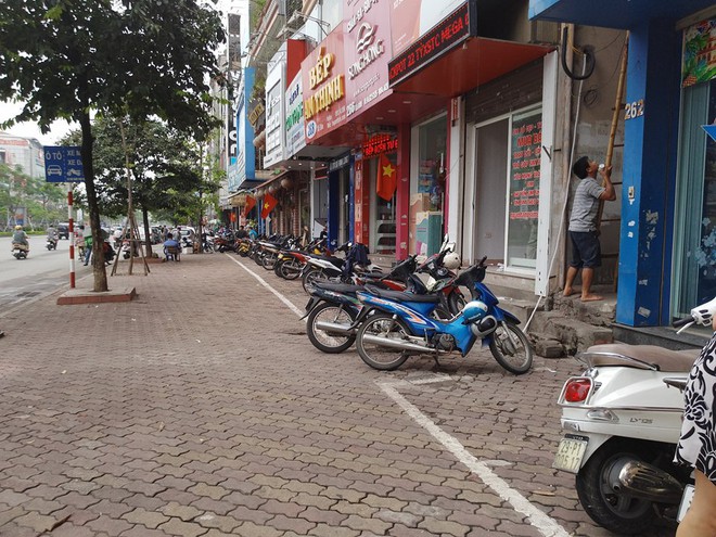 H&agrave; Nội: Mặc con g&aacute;i g&agrave;o kh&oacute;c, người đ&agrave;n &ocirc;ng vẫn đấm li&ecirc;n tiếp v&agrave;o mặt vợ đến chảy m&aacute;u tr&ecirc;n phố X&atilde; Đ&agrave;n - Ảnh 5.