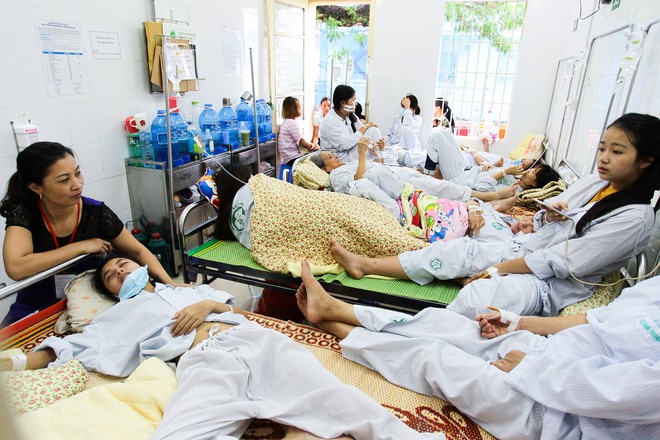 Hà Nội: Bệnh nhân sốt xuất huyết nằm la liệt ở bệnh viện Bạch Mai - Ảnh 9.
