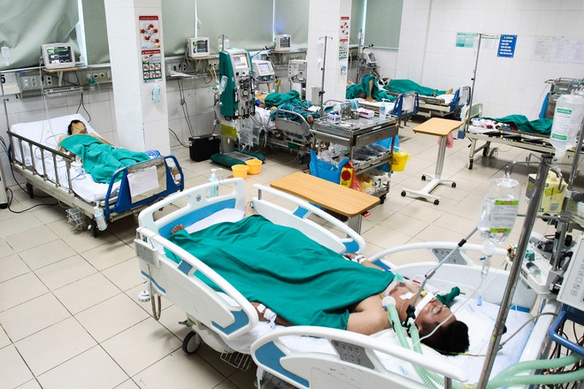 Hà Nội: Bệnh nhân sốt xuất huyết nằm la liệt ở bệnh viện Bạch Mai - Ảnh 12.