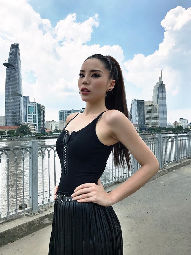 Chịu kh&oacute; đầu tư ăn mặc nổi bật thế n&agrave;y, chắc g&igrave; Kỳ Duy&ecirc;n đ&atilde; ng&aacute;n Phạm Hương với Minh T&uacute;! - Ảnh 11.