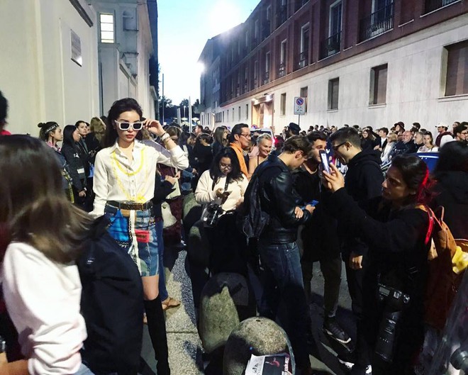 Tới Milan Fashion Week, Kỳ Duyên đầu tư kỹ lưỡng và xuất hiện ngay trên hàng ghế đầu show Moschino - Ảnh 3.