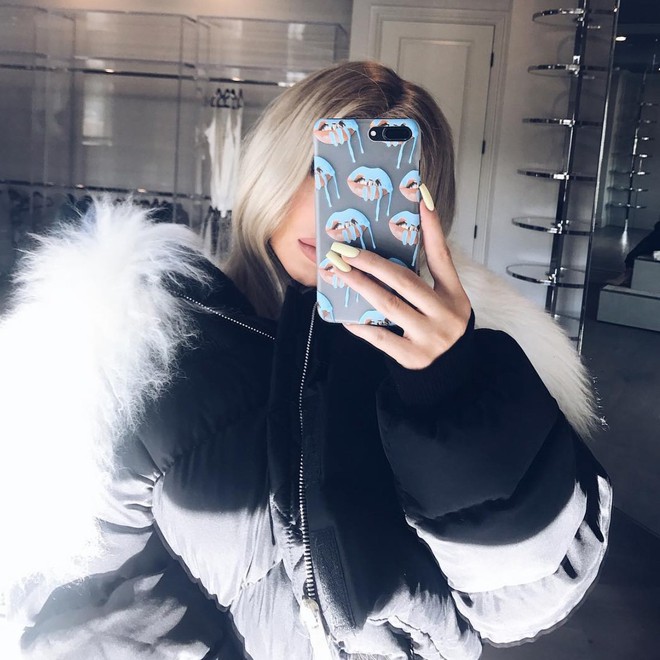 44 bức ảnh si&ecirc;u đẹp v&agrave; gợi cảm của nữ ho&agrave;ng selfie Kylie Jenner trong năm 2017 - Ảnh 37.