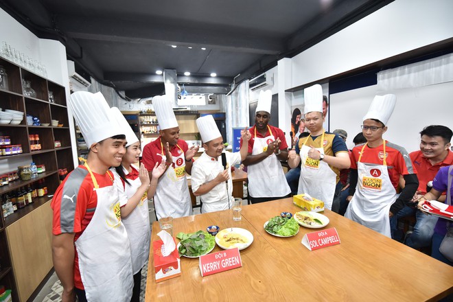 Si&ecirc;u đầu bếp V&otilde; Quốc trợ gi&uacute;p, huyền thoại Arsenal chiến thắng cuộc thi tr&aacute;ng b&aacute;nh x&egrave;o - Ảnh 2.