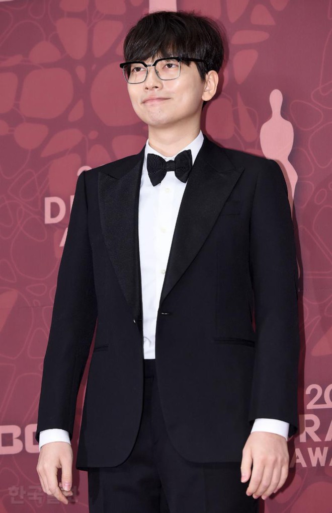 Thảm đỏ MBC Drama Awards hội tụ 30 sao khủng: Rắn độc Hyoyoung cúi người khoe ngực đồ sộ, chấp hết dàn mỹ nhân hạng A - Ảnh 43.