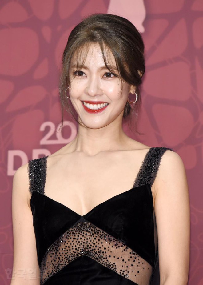 Thảm đỏ MBC Drama Awards hội tụ 30 sao khủng: Rắn độc Hyoyoung cúi người khoe ngực đồ sộ, chấp hết dàn mỹ nhân hạng A - Ảnh 35.