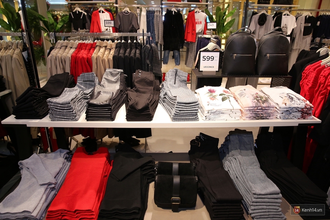 Stradivarius Việt Nam khai trương: Đồ đẹp gi&aacute; si&ecirc;u dễ chịu, &aacute;o ph&ocirc;ng cao nhất chỉ 249.000 đồng - Ảnh 13.