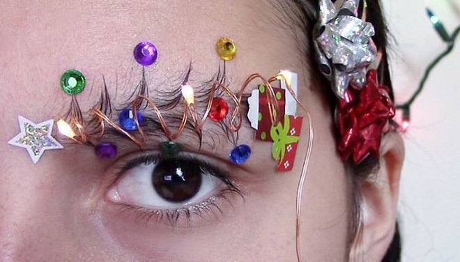 Giới trẻ ch&agrave;o đ&oacute;n Noel 2017 bằng mốt l&ocirc;ng m&agrave;y c&acirc;y th&ocirc;ng nhấp nh&aacute;y - Ảnh 9.