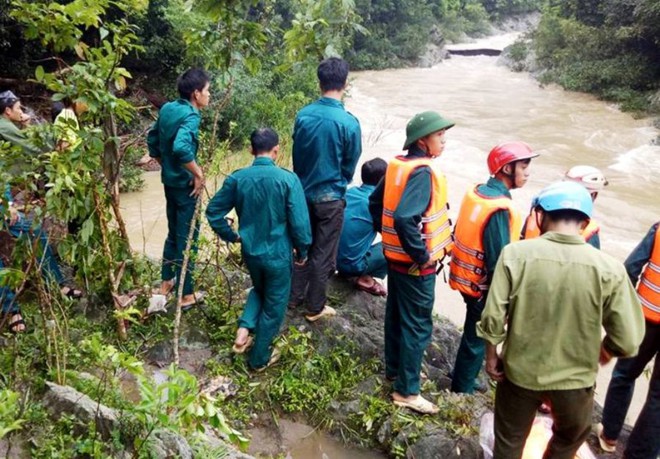 Sang nhà vợ sắp cưới trong đêm, nam thanh niên bị nước lũ cuốn trôi - Ảnh 2.