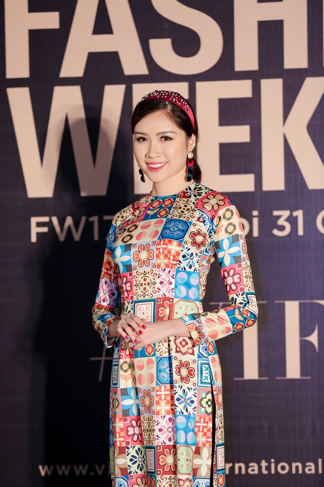 Thảm đỏ VIFW ngày 2: Giữa một dàn hot girl áo dài Quỳnh Anh Shyn, Salim... bỗng xuất hiện Linh Ka mặc váy trắng công chúa - Ảnh 10.