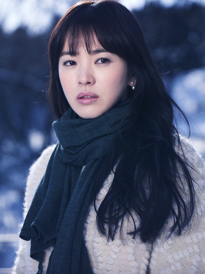 C&#249;ng đ&#243;ng vai người m&#249;, Song Hye Kyo bị netizen H&#224;n ch&#234; thua xa Han Ji Min - Ảnh 2.