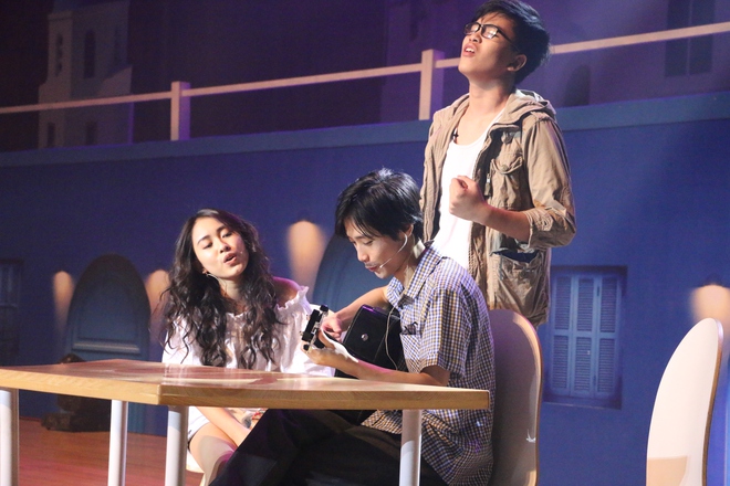 Học sinh Hà Nội trình diễn vở nhạc kịch nổi tiếng Mamma Mia để gây quỹ từ thiện - Ảnh 3.
