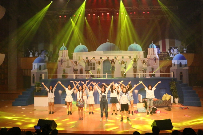 Học sinh Hà Nội trình diễn vở nhạc kịch nổi tiếng Mamma Mia để gây quỹ từ thiện - Ảnh 6.