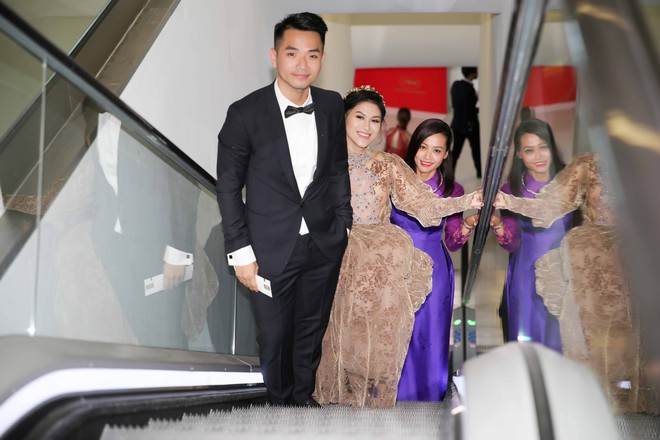 V&eacute;n v&aacute;y qu&aacute; đ&agrave;, Ngọc Thanh T&acirc;m su&yacute;t lộ v&ograve;ng 3 tại LHP Cannes - Ảnh 8.