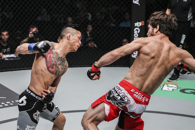 V&otilde; sĩ gốc Việt chiến thắng ngoạn mục, gi&agrave;nh đai v&ocirc; địch ONE Championship - Ảnh 4.