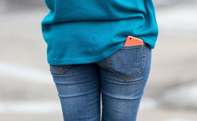 Bạn sẽ không dám bỏ điện thoại vào túi quần sau nữa khi biết được 4 tác hại này - Ảnh 4.