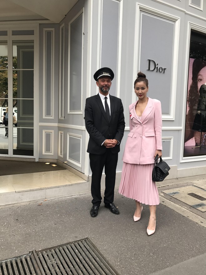 Vừa đấu khẩu chán chê với Tâm Tít xong, Maya đã mặc cực dị xuất hiện tại Paris Fashion Week - Ảnh 11.