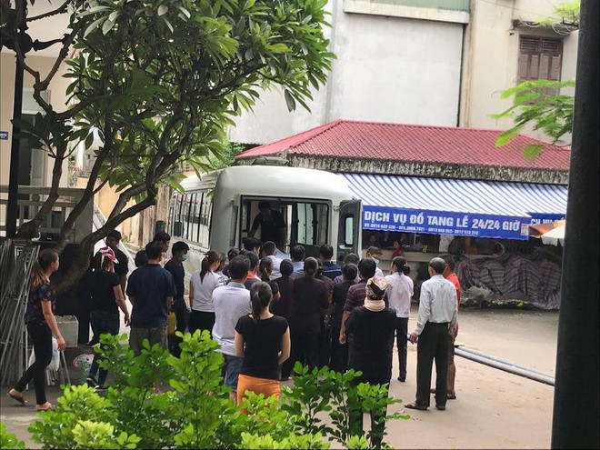 H&agrave;ng x&oacute;m b&agrave;ng ho&agrave;ng trước c&aacute;i chết thương t&acirc;m của 3 mẹ con trong nh&agrave; nghỉ l&uacute;c rạng s&aacute;ng - Ảnh 1.