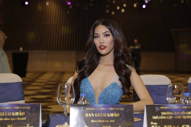 Lan Khuê diện váy xẻ sâu, quyến rũ trên hàng ghế giám khảo Hoa hậu Đại dương Việt Nam 2017 - Ảnh 3.
