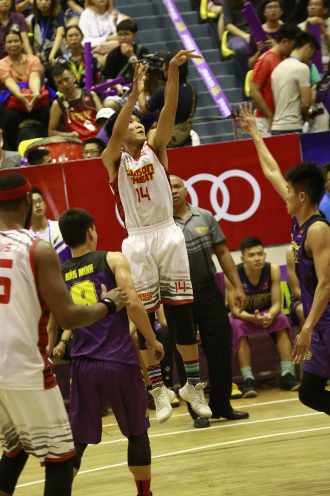 Saigon Heat khuất phục Hochiminh City Wings trong trận derby n&oacute;ng bỏng - Ảnh 2.