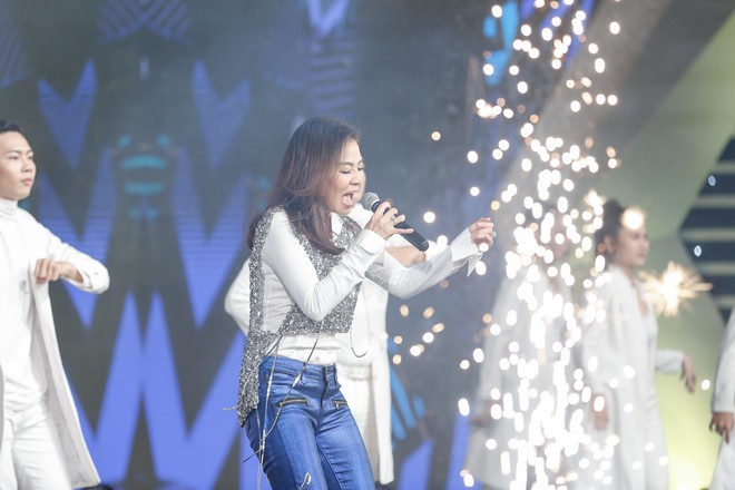Trở lại s&acirc;n khấu sau 3 th&aacute;ng nghỉ dưỡng, Thu Minh vẫn biểu diễn đầy m&aacute;u lửa với lịch tr&igrave;nh d&agrave;y đặc - Ảnh 3.