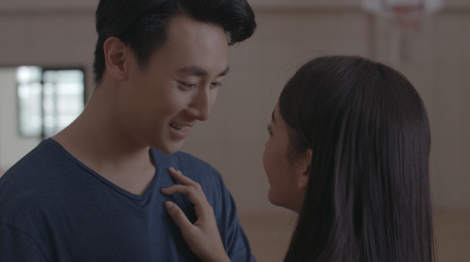 Glee Việt tập 5: Sau sự cố tinh tr&ugrave;ng nước n&oacute;ng, Rocker Nguyễn bất ngờ &ocirc;m h&ocirc;n Cindy V - Ảnh 12.