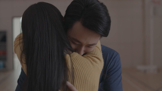 Glee Việt tập 5: Sau sự cố tinh tr&ugrave;ng nước n&oacute;ng, Rocker Nguyễn bất ngờ &ocirc;m h&ocirc;n Cindy V - Ảnh 11.