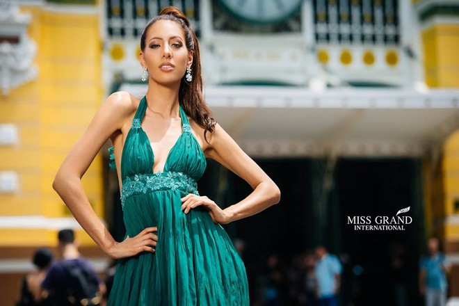 Lỗi thời trang của dàn thí sinh Miss Grand International: Người khoe hai lưng, người diện đầm như đồ cũ 10 năm trước - Ảnh 12.