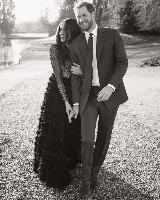 Hôn thê của hoàng tử Harry lại chơi lớn, mua hẳn váy 1,7 tỷ đồng để chụp ảnh đính hôn - Ảnh 1.