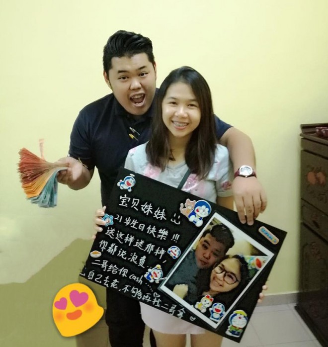 Anh trai nh&agrave; người ta, thương em g&aacute;i lu&ocirc;n chi ti&ecirc;u tiết kiệm tặng lu&ocirc;n cả giường tiền nh&acirc;n dịp sinh nhật - Ảnh 3.