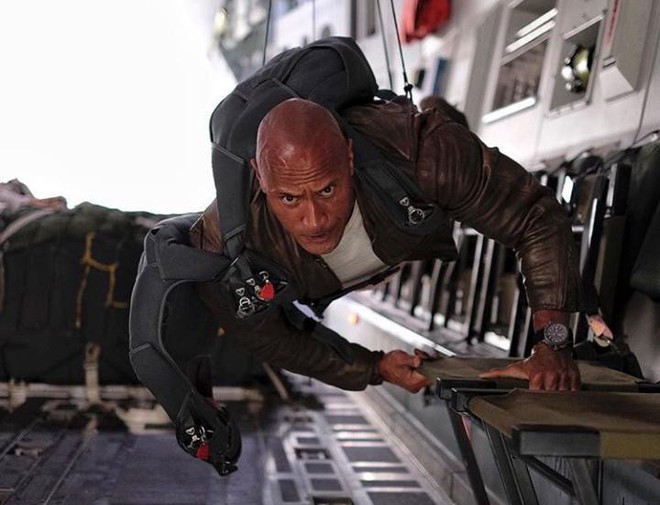 The Rock Dwayne Johnson đối đầu với Gorilla trong trailer mãn nhãn của Rampage - Ảnh 4.