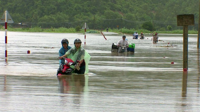 Phú Yên: Người đàn ông bị nước lũ cuốn tử vong khi giúp người thân dọn nhà - Ảnh 1.