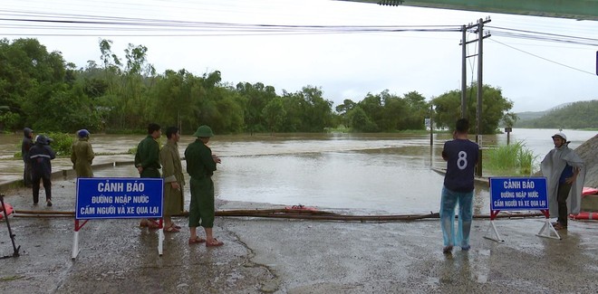 Phú Yên: Người đàn ông bị nước lũ cuốn tử vong khi giúp người thân dọn nhà - Ảnh 3.