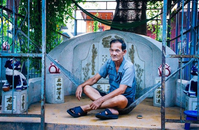 Cuộc sống của những người dân cuối cùng trong nghĩa trang lớn nhất Sài Gòn - Ảnh 12.