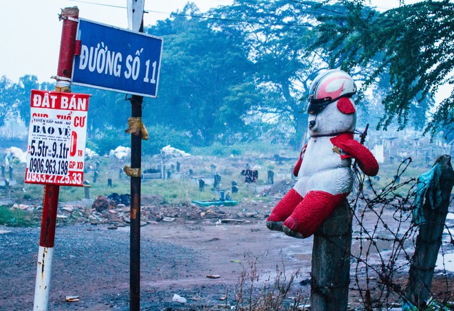 Cuộc sống của những người d&acirc;n cuối c&ugrave;ng trong nghĩa trang lớn nhất S&agrave;i G&ograve;n - Ảnh 18.