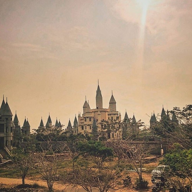 Ở Hậu Giang có một ngôi trường giống hệt học viện Phù thủy Hogwarts trong Harry Potter! - Ảnh 13.