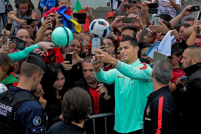 Cristiano Ronaldo, đời anh liệu c&oacute; nỗi buồn n&agrave;o kh&ocirc;ng? - Ảnh 4.