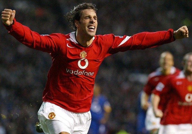 Máy ghi bàn Van Nistelrooy bị tống khỏi Man Utd vì xúc phạm Ronaldo? - Ảnh 2.