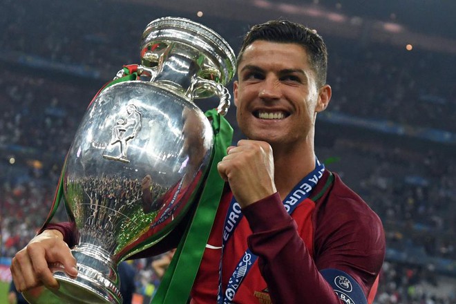 Ronaldo mới là anh hùng dân tộc đích thực - Ảnh 2.