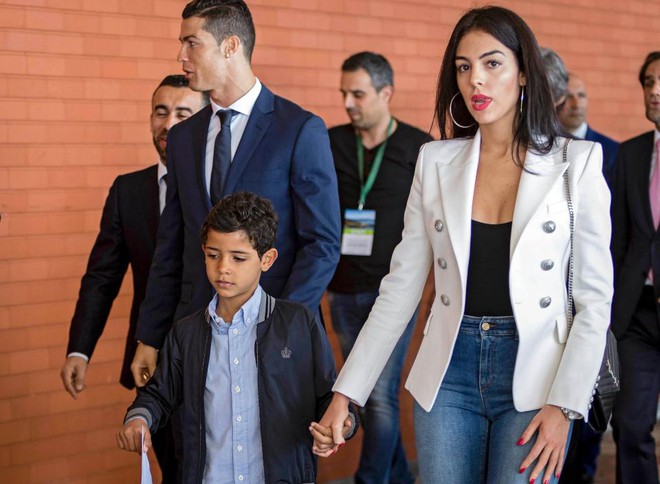 Ronaldo mới là anh hùng dân tộc đích thực - Ảnh 3.