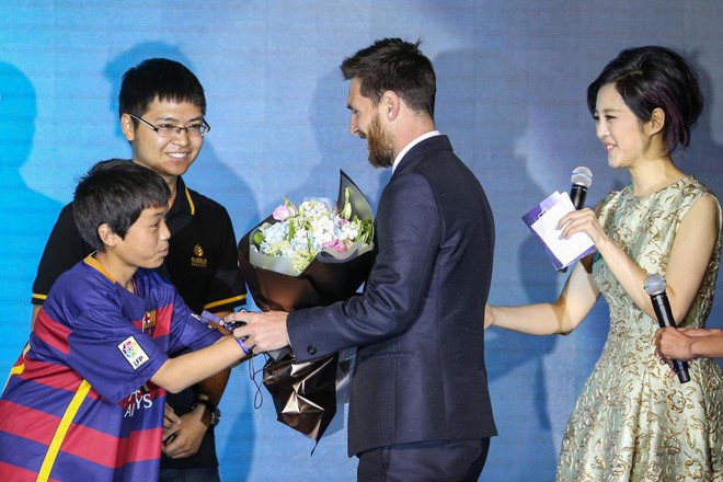 Messi đóng vest trang trọng, đến Trung Quốc mở công viên trò chơi - Ảnh 2.