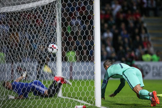 Ronaldo lập cú đúp, Bồ Đào Nha thắng 5 trận liên tiếp - Ảnh 3.