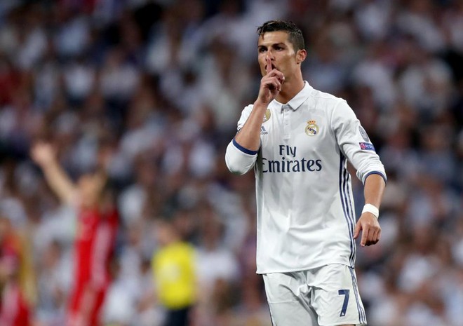 Man Utd mừng ra mặt khi Ronaldo xóa ảnh khoác áo Real - Ảnh 2.