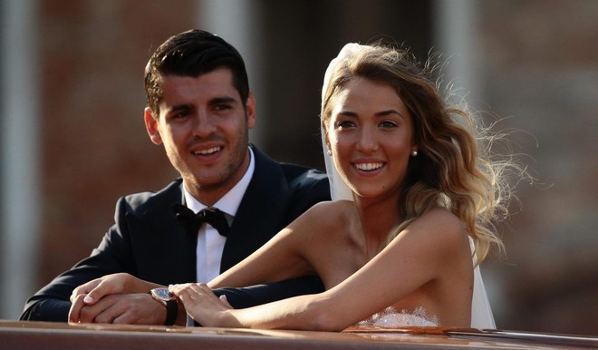Morata gửi tình yêu đến vợ mới cưới qua cách ăn mừng bàn thắng - Ảnh 2.