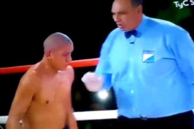 Tr&uacute;ng đ&ograve;n t&agrave;n khốc, v&otilde; sĩ boxing nhập viện trong t&igrave;nh trạng nguy kịch - Ảnh 2.