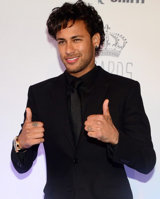 Neymar khoe mái tóc mới bồng bềnh lãng tử - Ảnh 2.